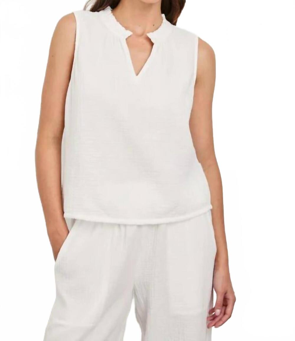 NEW RAILS christy v-neck top in white
